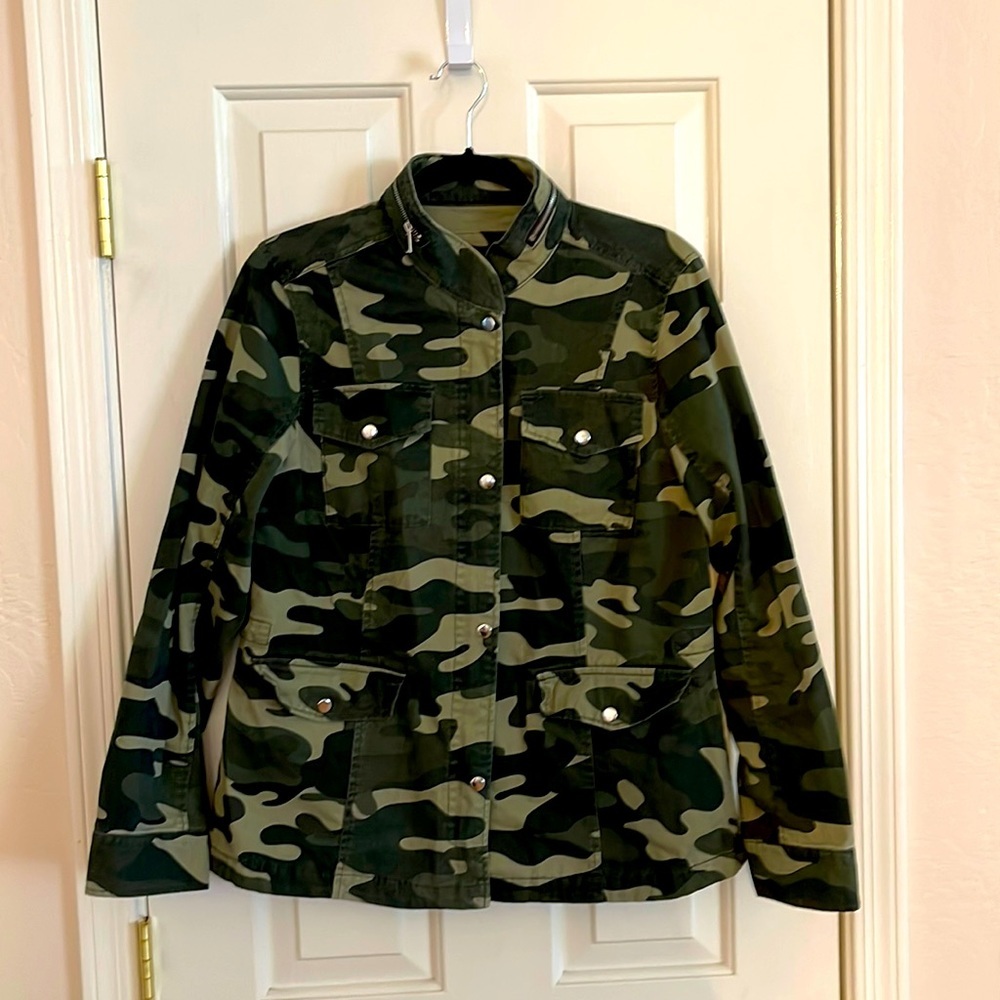 Love Tree 🌳 Camo Jacket 🧥 Size: L